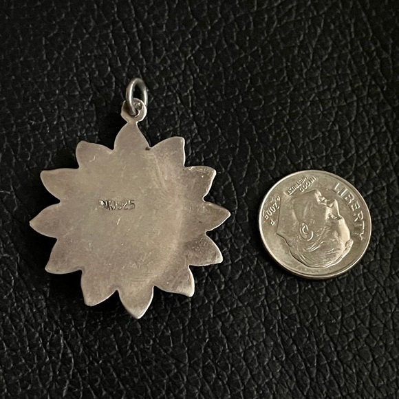 Sterling Silver Klaatu Sun Sunshine pendant - Picture 2 of 2
